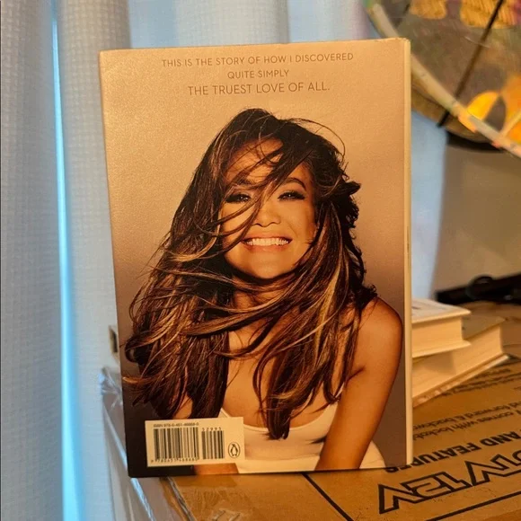 True Love Jennifer Lopez Book - Picture 2 of 2